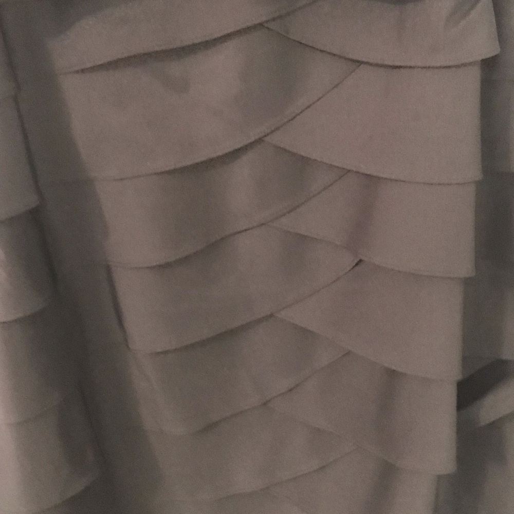 Very pretty knee length dress!